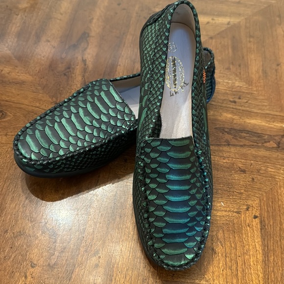 ANASAI Green Snakeskin Like Loafers NWOTs Size 5 Nordstrom - Picture 5 of 5